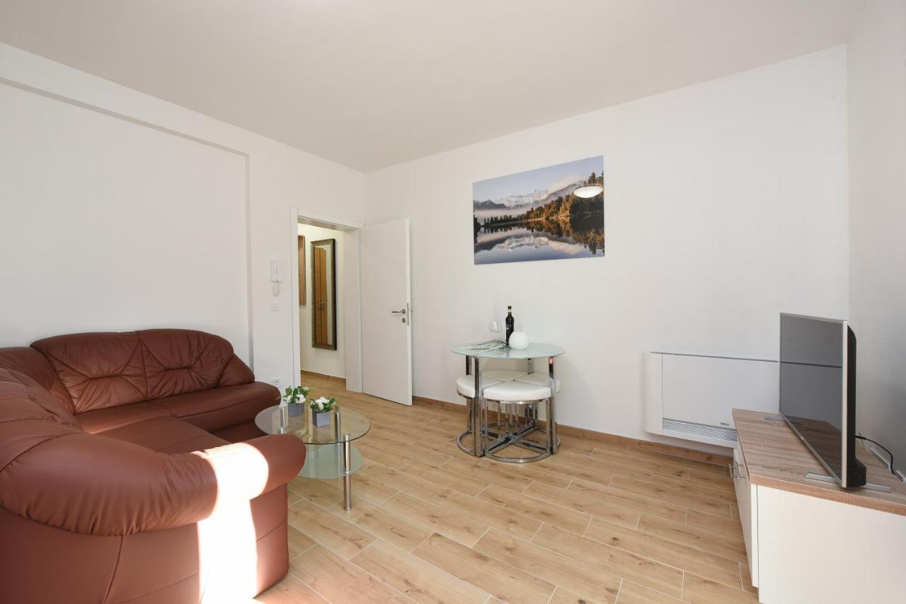 Apartman Lecija *